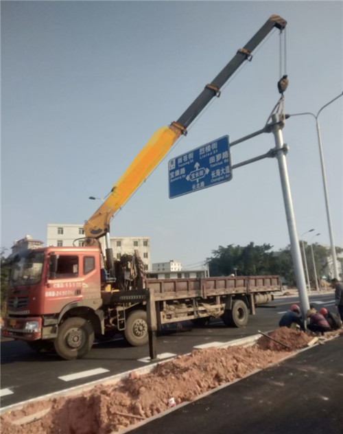 乌达区设备吊装租赁吊车要用多大吊车