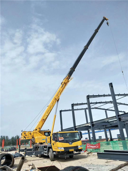 乌达区超高层建筑钢结构吊装案例